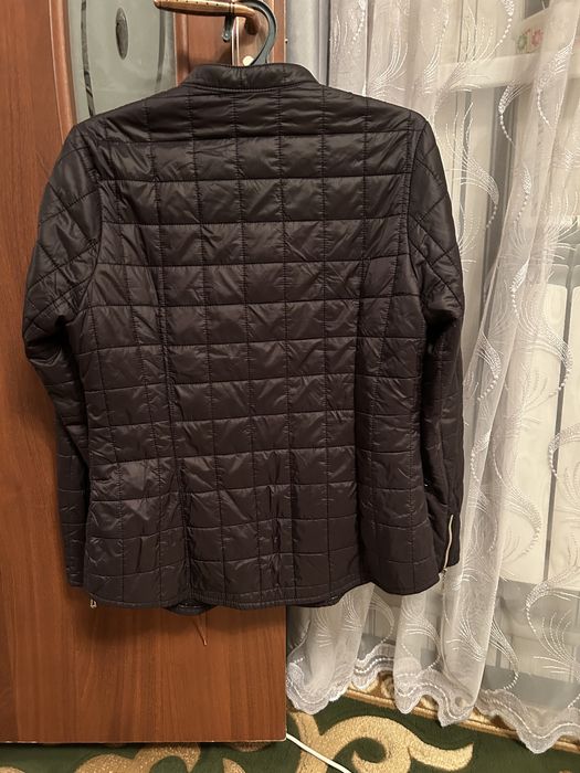 Продам легкую куртку ветровку