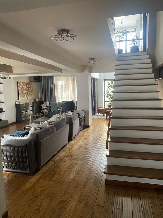 Vand vila P+4, 2011, 430 mp, curte 80 mp, zona One Cotroceni Park