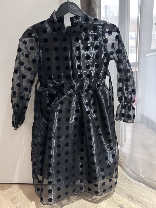 Продам платья на 6-7 лет