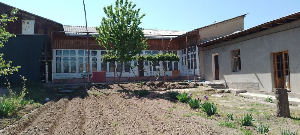 Уй Срочно ховли сотилади 8 соток  келишилади