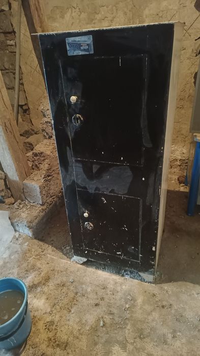 Продам сейф металл