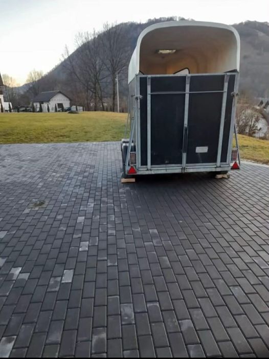 De vânzare remorcă pentru animale 2 locuri 2 tone
