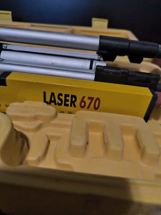 Продавам геодезически статив и лазерен нивелир