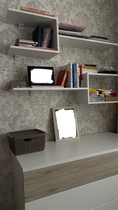 Книжная полка современная