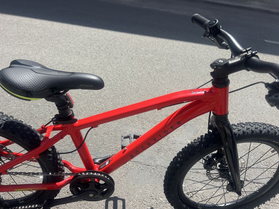 Bicicleta Rockrider 20” de la decathlon. In stare foarte buna, folosita mai putin de un an.