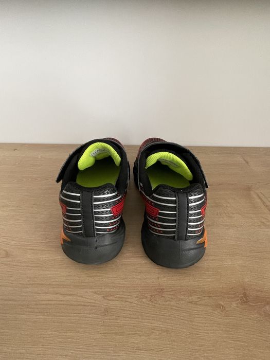 Adidasi Skechers 7-8 ani