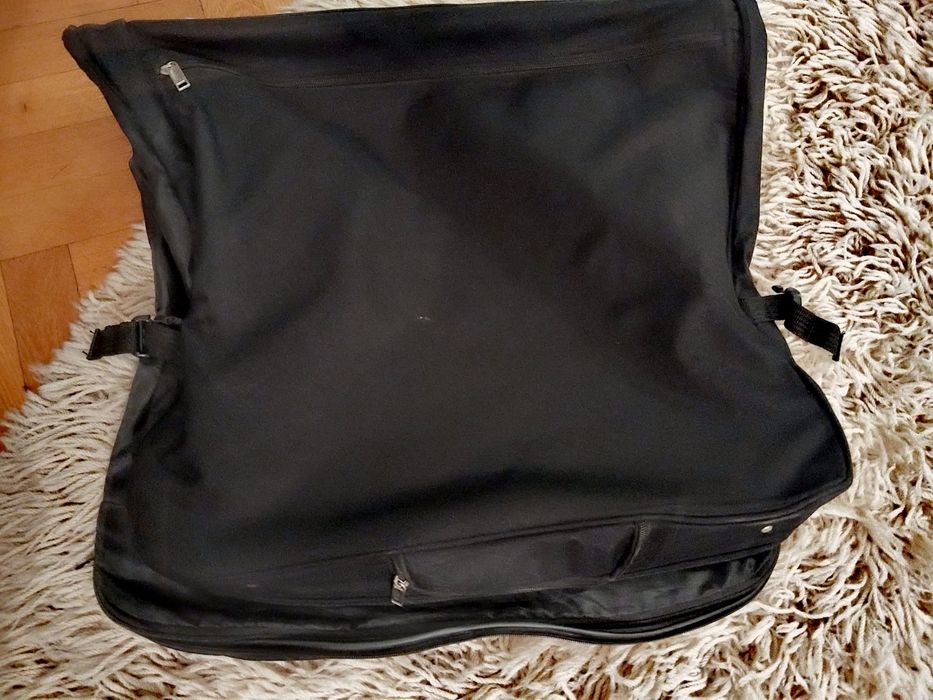 Geantă Pierre Cardin pentru costum si platon, neagra