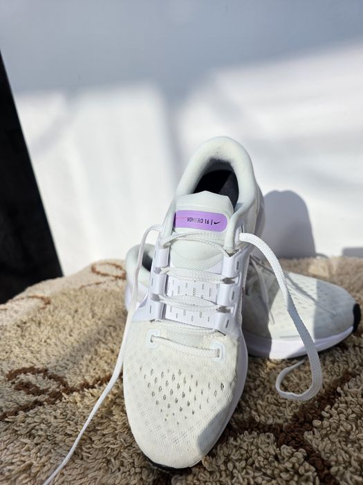 Vând nike vomero 16