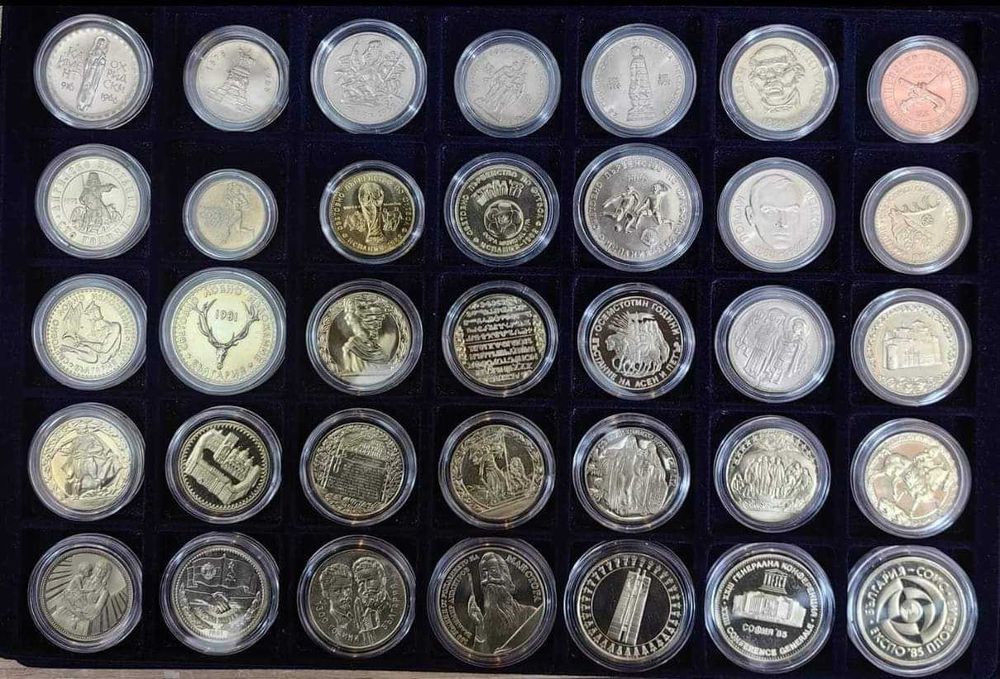 Продавам серия Български юбилейни монети на БНБ от 1966 до 1989 година
