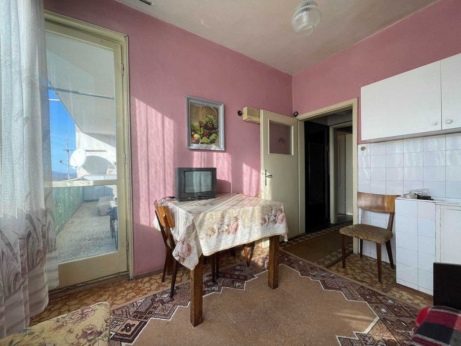 Двустаен апартамент в кв. Голо Бърдо