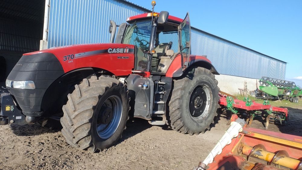 Tractor case Magnum 370 an fabricatie 2014 cauciucuri spate noi