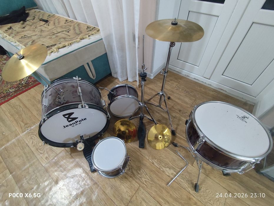 Барабаны полный комплект кроме палочек) разобран простите(