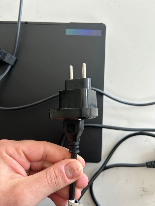 Продавам висок клас лаптоп ASUS ROG Zephyrus M16