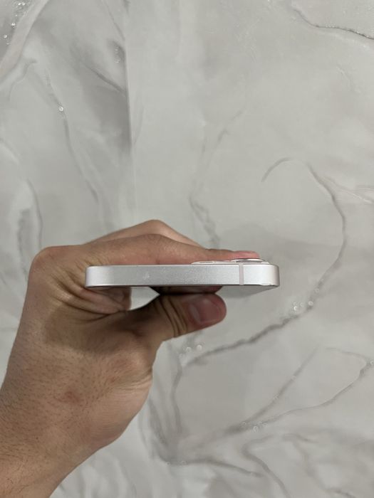 Продам iPhone 13 128gb в идеальном состоянии