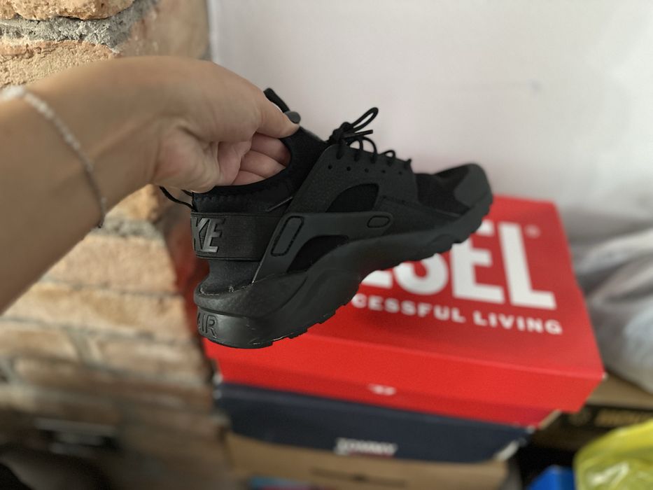 Adidasi nike ,apriape noi fara defecte nr 38 pentru sala …