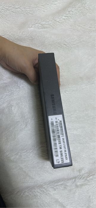 Samsung Z Flip7 nou sigilat