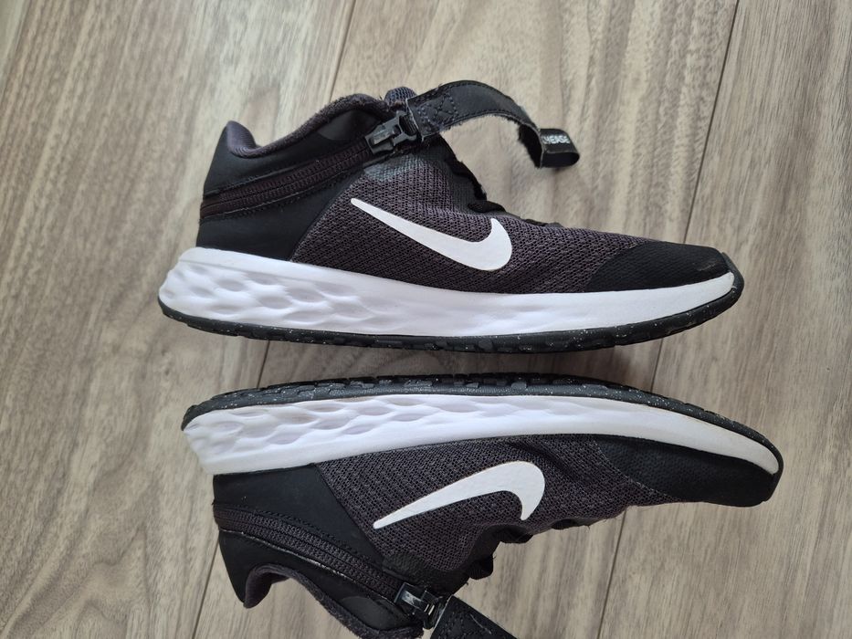 Adidasi Nike,marimea 35