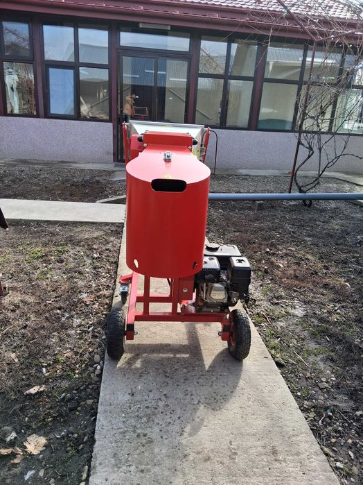 Tocator  crengi  AM-80 BD, ARPAL , MOTOR 7 CP, diametru max.80 MM