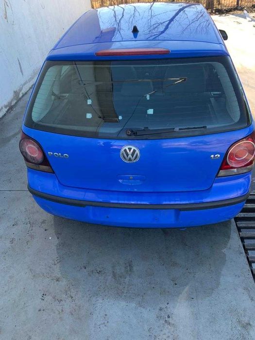 dezmembrez vw polo 9n /usa fata polo 9n/ hayon polo 9n/oglinda polo 9n
