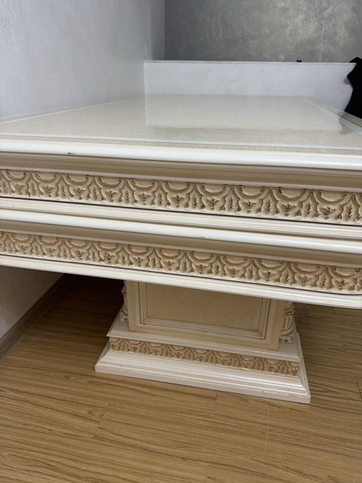 Стол и стулья вместе