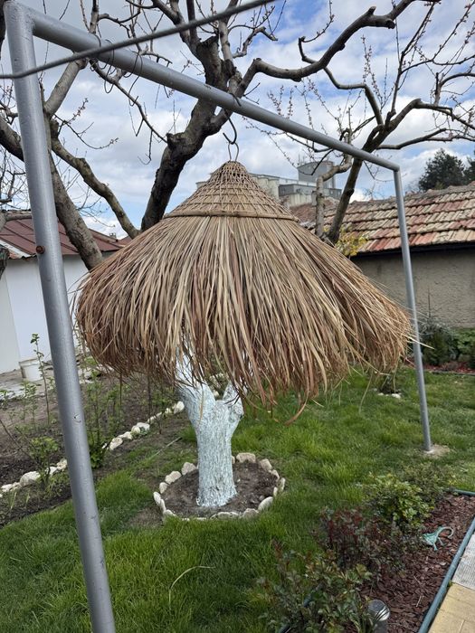 Прекрасен абажур със соларни крушки и естествена слама