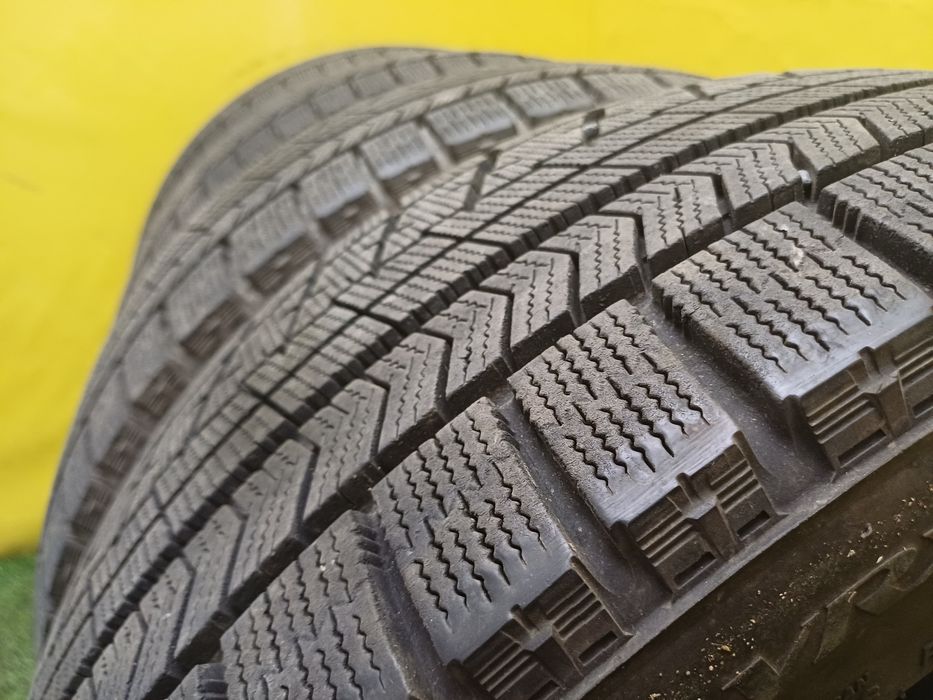 Шины 235 45 R17 BRIDGESTONE комплект