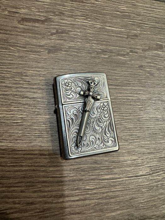 Продам зажигалку zippo