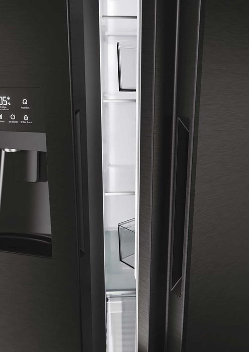 Нов инверторен хладилник с фризер Haier SBS 90 Series 5 HSR5918DIPB / Черен / Енергиен клас D / Диспенсър за вода и ледогенератор