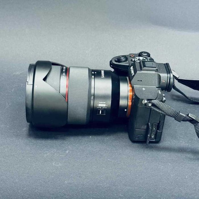 Фотоапарат SONY A7 IV+SAMYANG AF 24-70 / НА 104 КАДЪРА!
