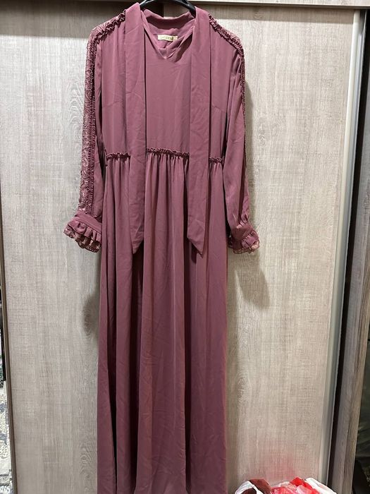 Продам платье новое смотрите фото и объявления все