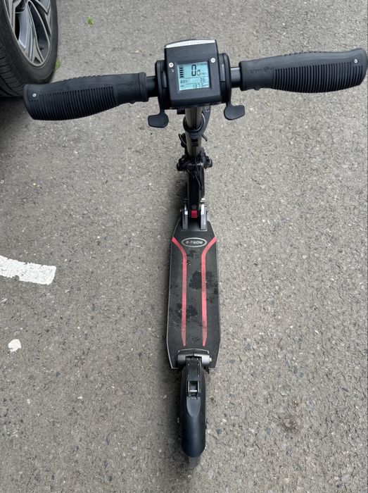 Trotineta electrica E-TWOW MASTER, viteza 25km/h, autonomie 40km, rulaj 137km, ca noua.