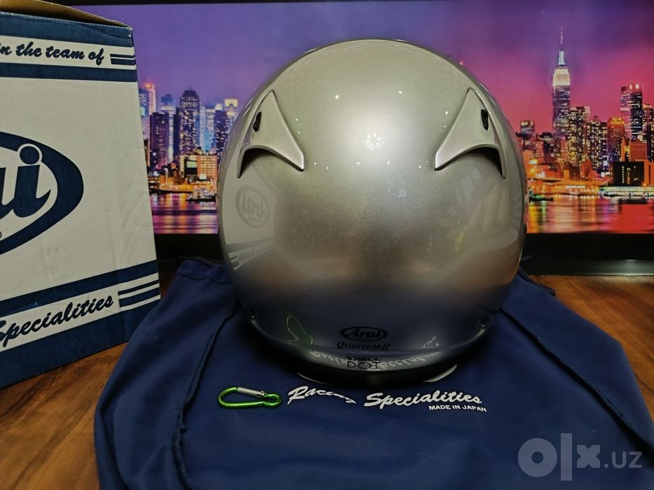 Это высокачественый мото шлем от Японского бренда ARAI QUANTUM 2