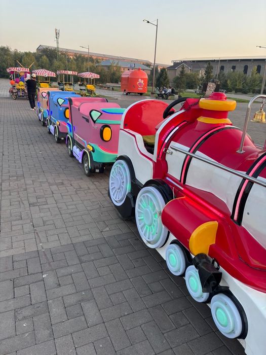 Паровоз, поезд,  паровозик Аттракцион
