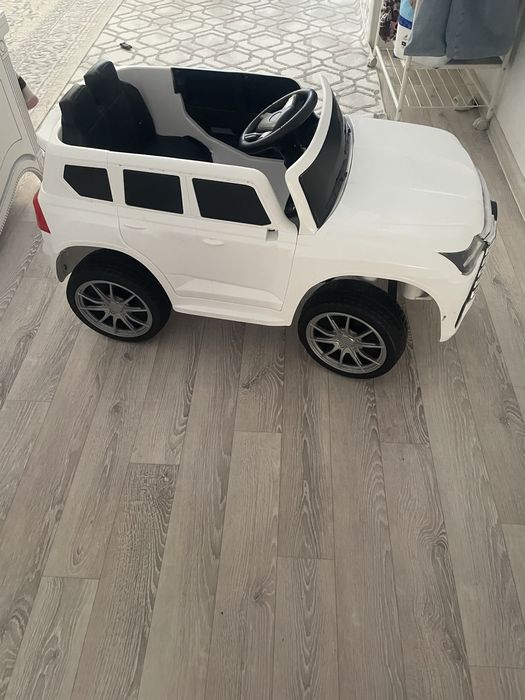 Продам детскую машину