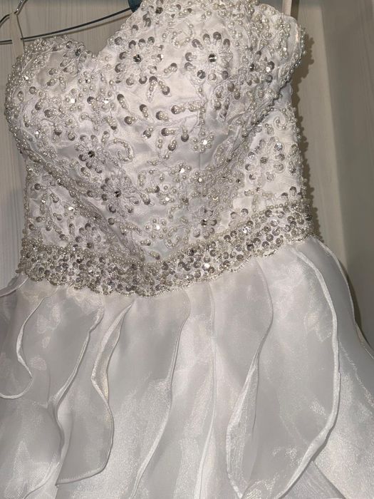 Vand rochie mireasa!