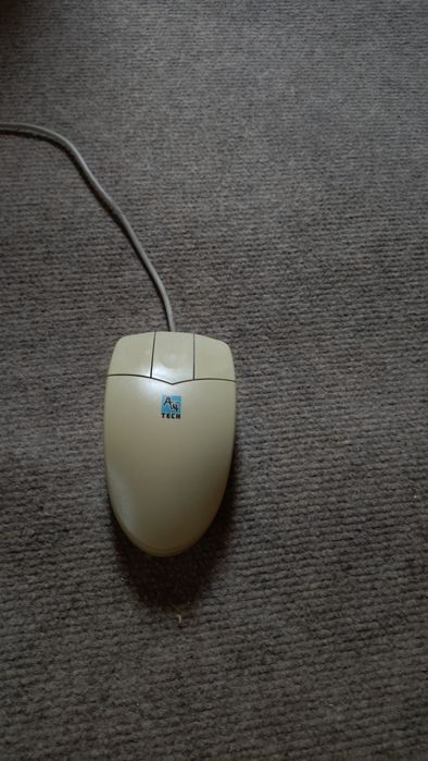 PC Retro Gaming – Pentium MMX 233MHz, Windows 98, Voodoo 3 – Complet cu tastatură, mouse și CD-uri – Perfect pentru jocuri clasice