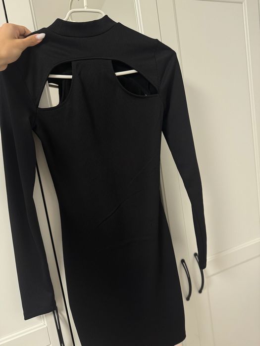 Черна дамска рокля