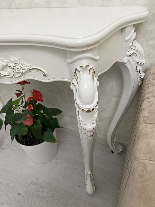 Консоль . Приставной столик