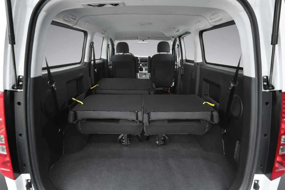 JAC M3 PLUS кўплаб қулайликларга эга бўлган  минивен.