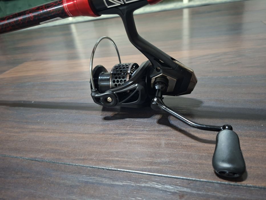 Set Pescuit Lanseta 240cm + mulineta CF6000