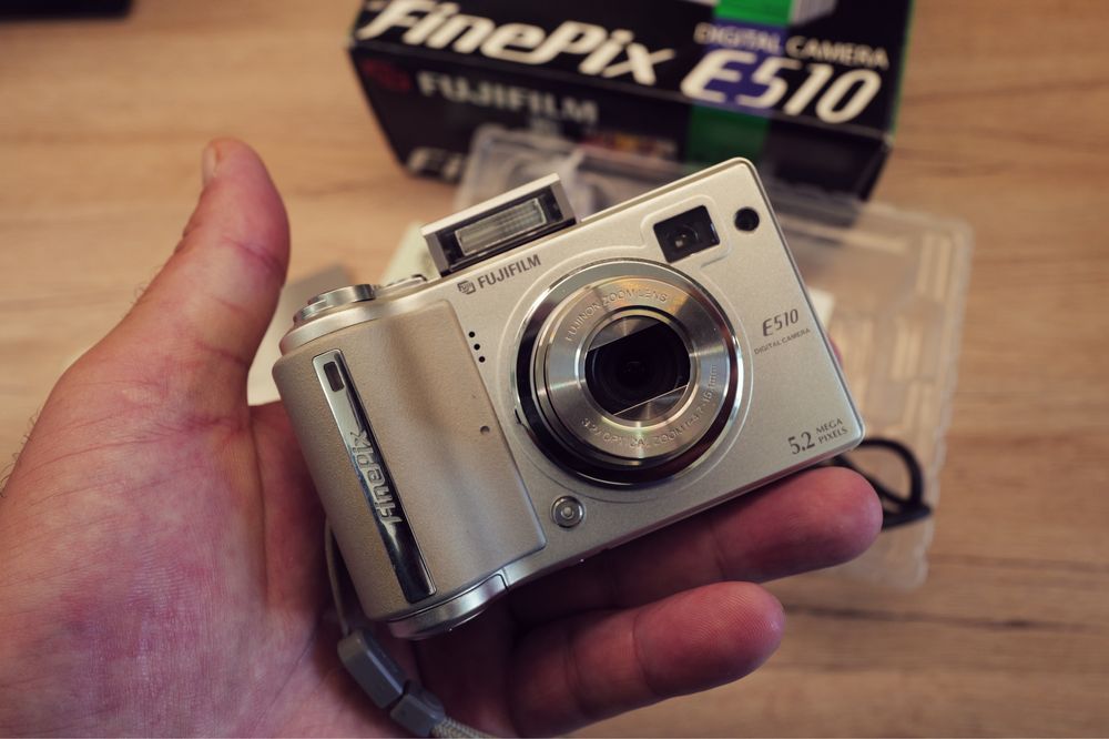 Aparat foto Fujifilm Finepix E510 baterii AA la cutie instagram Retro