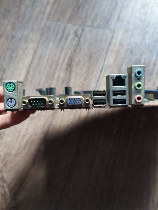 Материнка Msi сокет: LGA 775