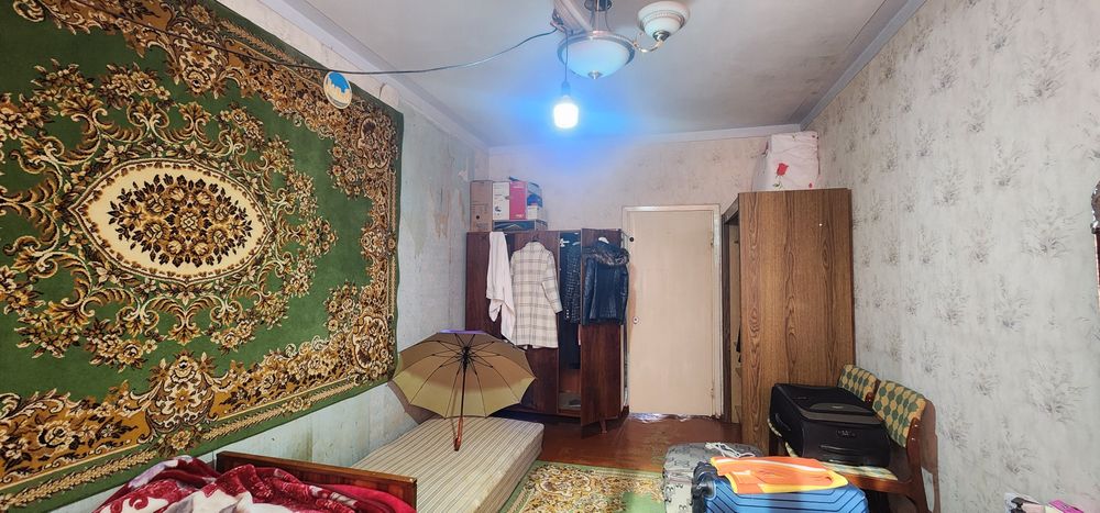 Продается Мирзо Улугбек район Кателний 2комнатная место отлично