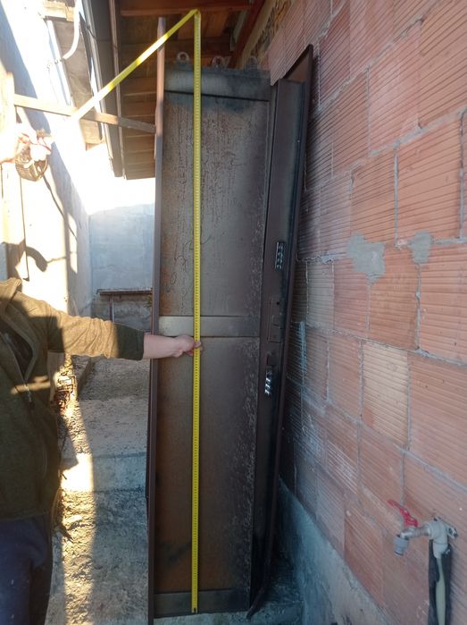 Нова блиндирана входна врата