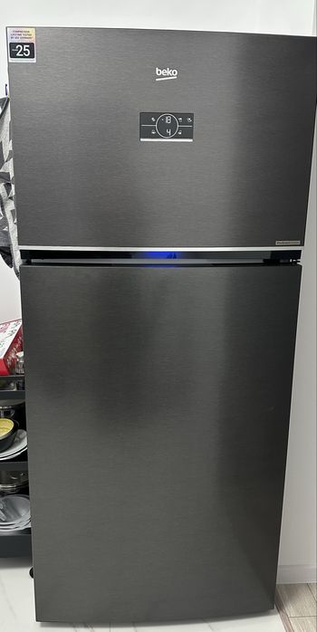 Frigider BEKO 630 L