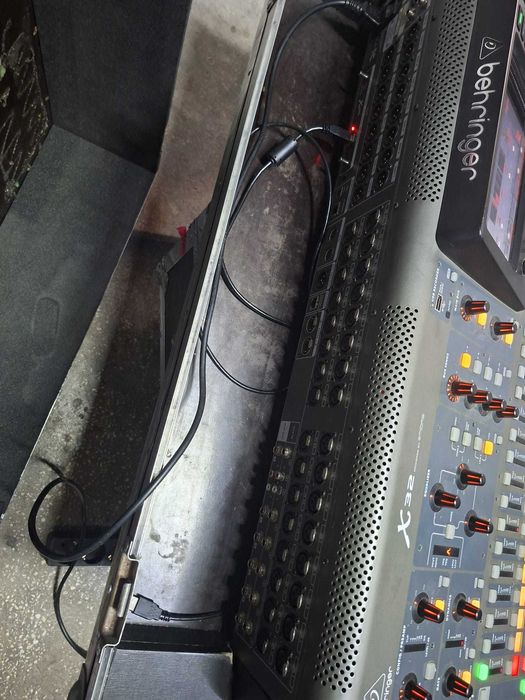 Behringer X32 Full Size + Flight Case