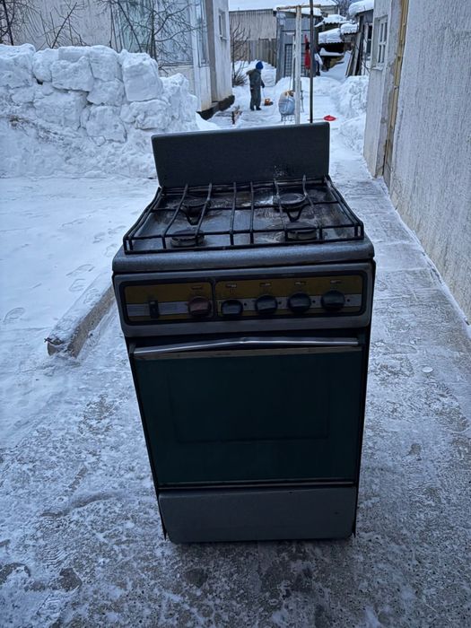 Продам бу газовую плиту