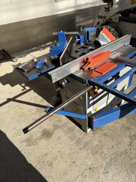 Combinata, mut tamplarie