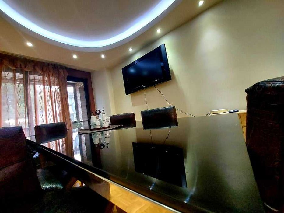 Дава се под наем Четиристаен апартамент в Бургас, Център - 160 кв.м за 408 € - Снимка #11