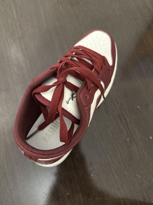 Продам кроссовки